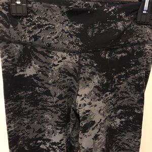 Nike Black and Grey Camo Crop Legging